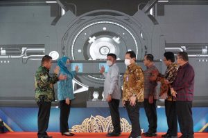 Gubernur Sumsel Herman Deru bersama istri saat membuka kegiatan