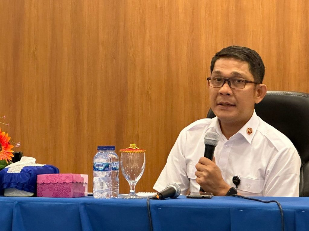 Deputi II Bidang Pembangunan Manusia KSP, Abetnego Tarigan, memimpin rapat koordinasi rencana persiapan pendirian Universitas Kepulauan Aru di Gedung PSDKU Unpatti, Dobo, Kabupaten Kepulauan Aru, Selasa (9/5) kemarin.