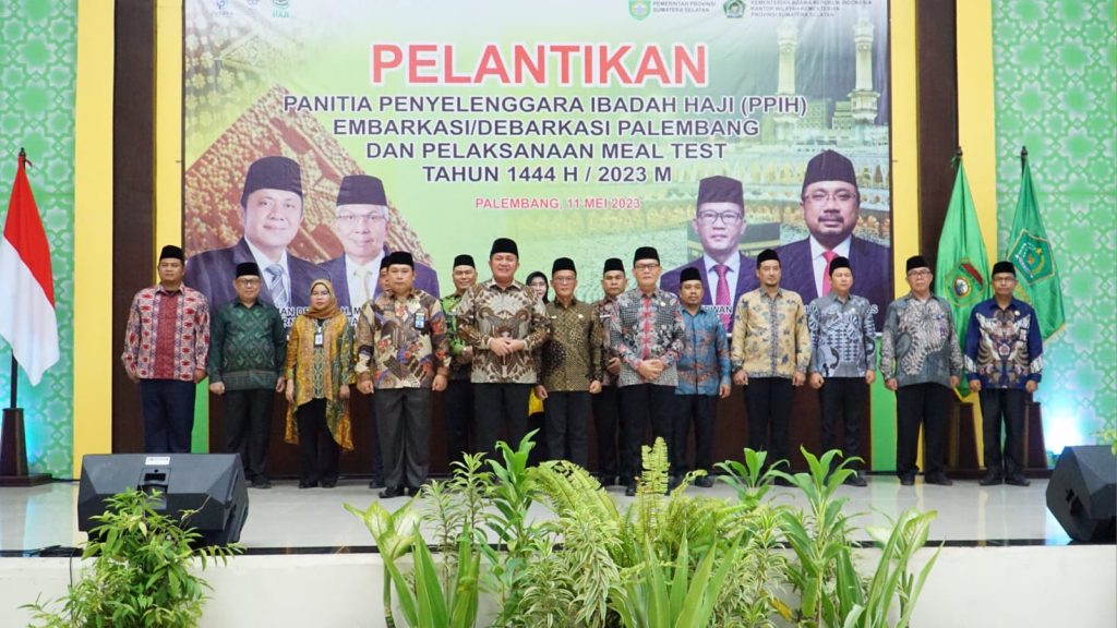 Gubernur Sumsel H Herman Deru melantik Panitia Penyelenggara Ibadah Haji (PPIH) Embarkasi dan Debarkasi Palembang tahun 2023 di Gedung Serba Guna Asrama Haji Palembang, Kamis (11/5).