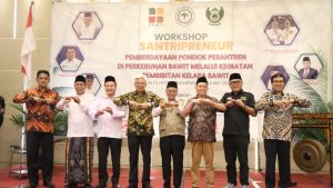 Wakil Gubernur Sumsel H. Mawardi Yahya menghadiri sekaligus membuka kegiatan Workshop Santripreneur Pemberdayaan Pondok Pesantren di Perkebunan Sawit Melalui Kegiatan Pembibitan Kelapa Sawit di Hotel The Alts, Jumat (12/5) sore. (Foto: Dok. Humas)