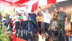 Sebagai sarana mempererat kekompakan sekaligus menyemarakan Hari Ulang Tahun Provinsi Sumatera Selatan (Sumsel) ke-77 Tahun 2023, Forum Koordinasi Pimpinan Daerah (Forkopimda) Sumsel menggelar olahraga bersama yang dipusatkan di Jasdam II/Sriwijaya, Jum’at (12/5) pagi. (Foto: Dok. Humas).