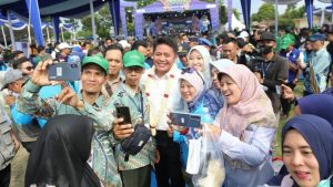 OKU Timur, Gubernur Sumsel H Herman Deru secara resmi membuka Pekan Daerah (Peda) ke XV Kontak Tani Nelayan Andalan (KTNA) Provinsi Sumsel yang dipusatkan di Lapangan Koni Gumawang BK X Belitang OKU Timur, Rabu (10/5/2023).