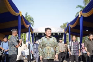 Gubernur Sumsel Herman Deru saat menghadiri embukaan UMKM Expo 2023 bertempat di Halaman Kantor DPRD Provinsi Sumsel (Dok. Humas Pemprov Sumsel)